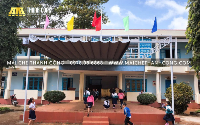 mái che trường học