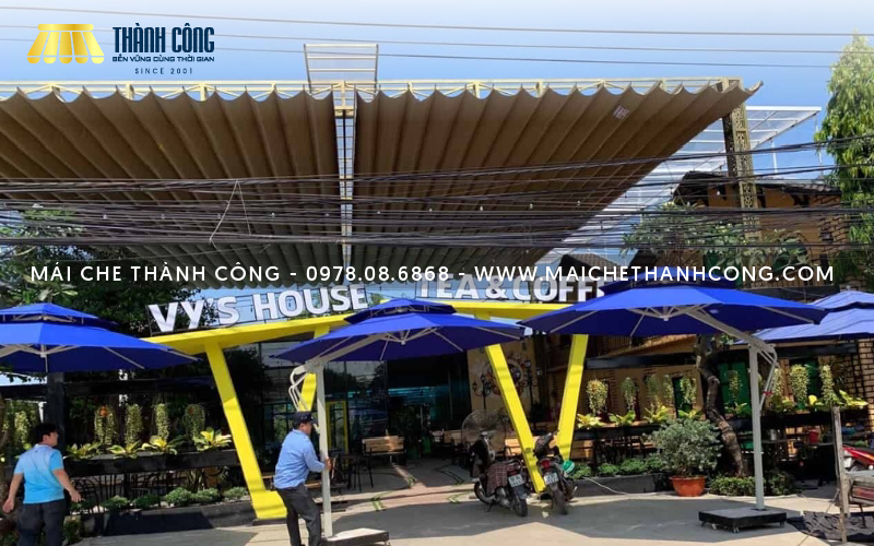 Lắp đặt mái che quán cafe tạo không gian thoải mái, tăng tính thẩm mỹ, thu hút khách hàng
