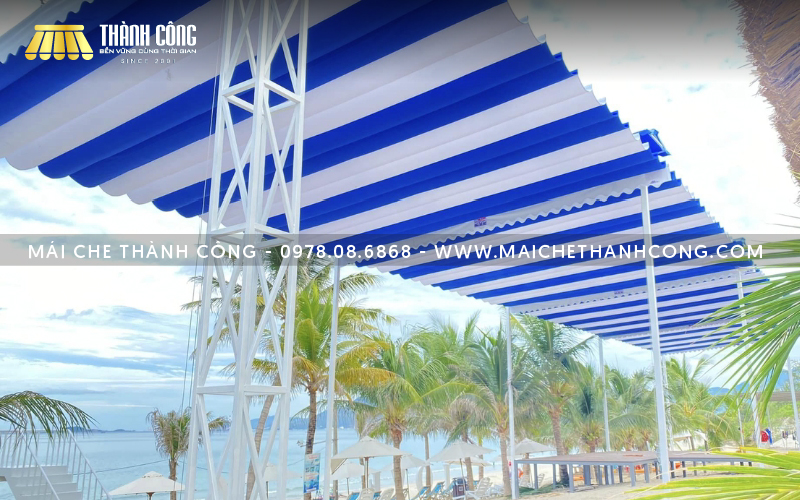 Mái bạt xếp che lối đi giúp khách hàng di chuyển thoải mái dưới mọi điều kiện thời tiết