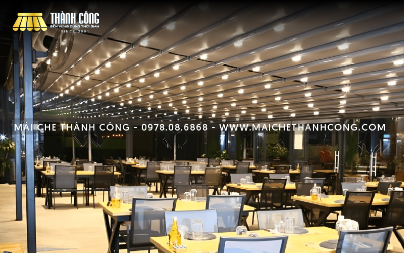 Mái bạt xếp kết hợp đèn chiếu sáng lung linh, ấm áp
