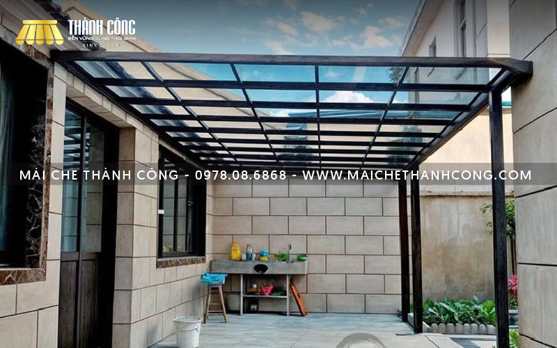 Mái che bằng kính cường lực bền đẹp, sang trọng