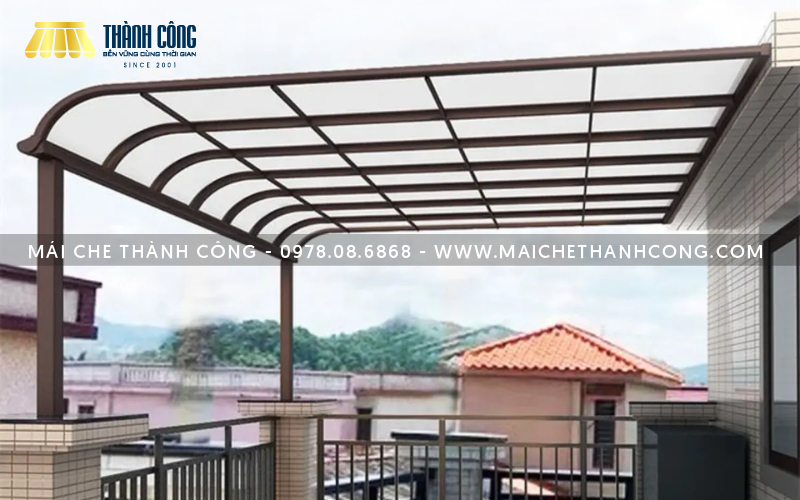 Mái kính cường lực lấy sáng tốt, dễ vệ sinh