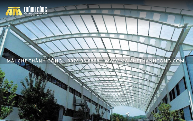 Mái Poly đặc có độ bền cao, chống va đập tốt Mái Poly đặc có độ bền cao, chống va đập tốt