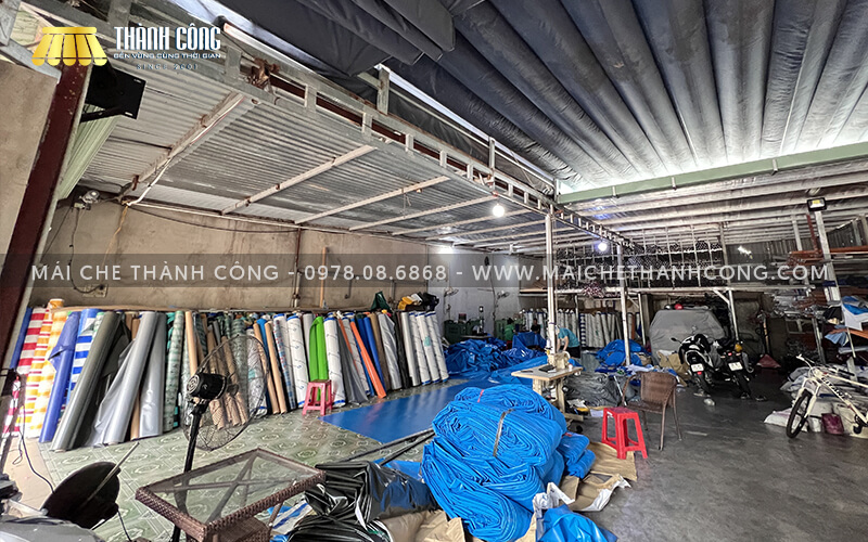 Bên trong xưởng may bạt xếp tại Mái Che Thành Công Bên trong xưởng may bạt xếp tại Mái Che Thành Công