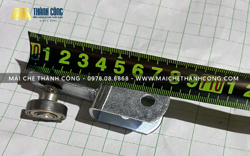 Bánh xe treo mái xếp chất lượng giúp bạt di chuyển trơn tru Bánh xe treo mái xếp chất lượng giúp bạt di chuyển trơn tru