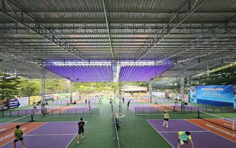 Mái che bằng tôn cách nhiệt có độ bền cao, chắc chắn