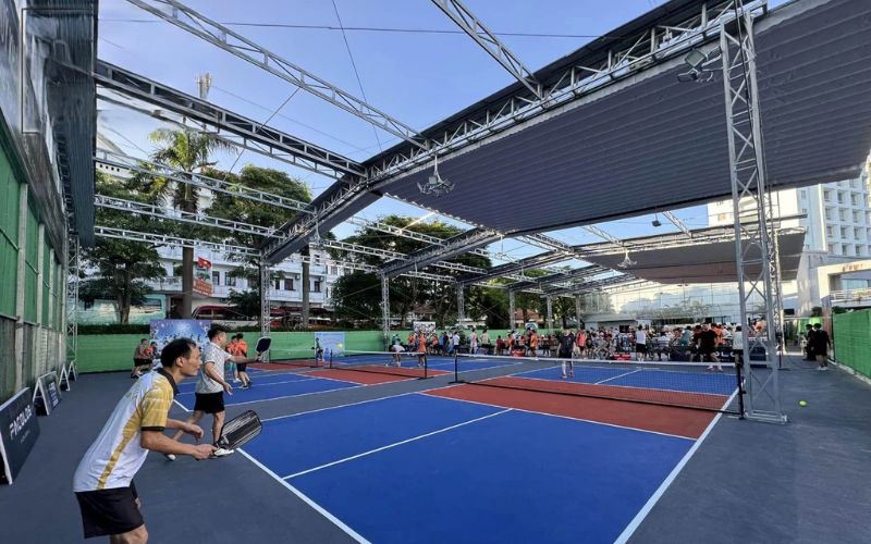 Mái che bạt xếp có tính linh hoạt cao, chi phí lắp đặt thấp