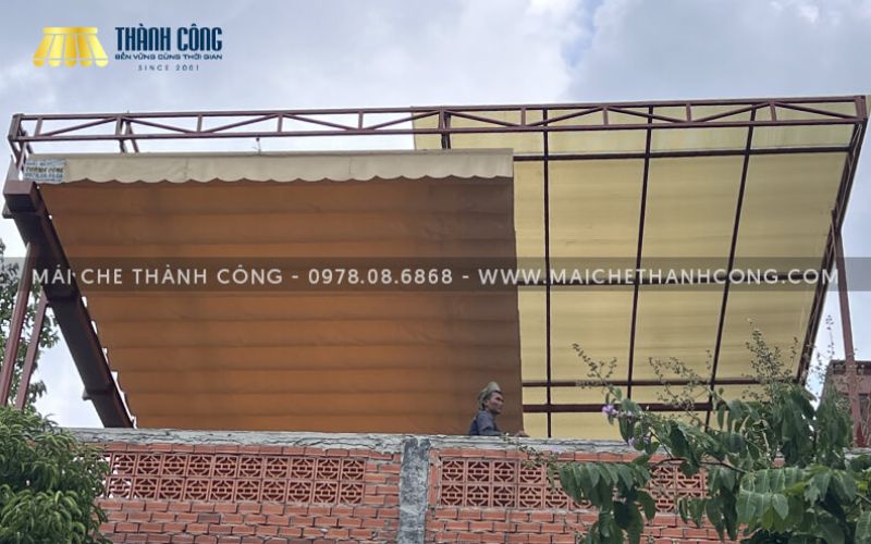 Mái che Polycarbonate dành cho chủ sân muốn tận dụng ánh sáng tự nhiên