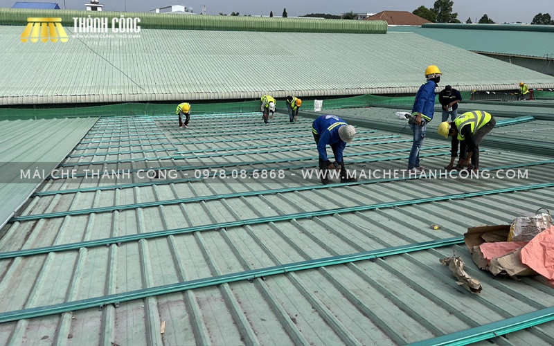 Mái tôn chống nóng có giá thành thấp, che nắng mưa tuyệt đối Mái tôn chống nóng có giá thành thấp, che nắng mưa tuyệt đối