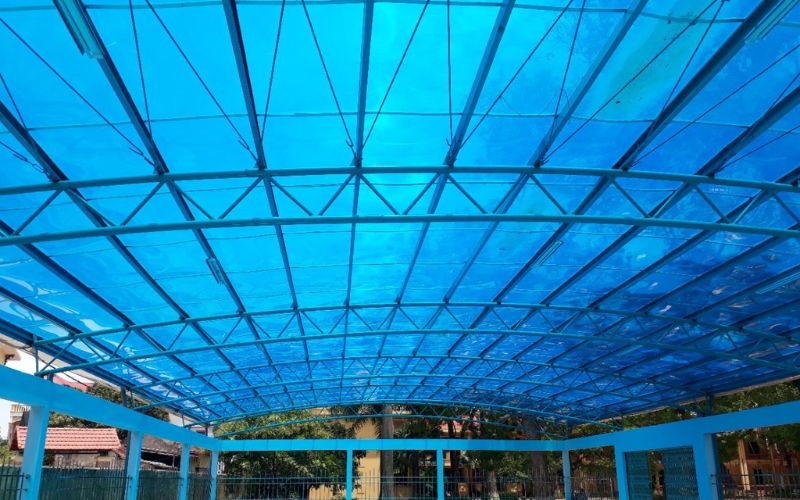Mái che Polycarbonate có khả năng lấy sáng tự nhiên
