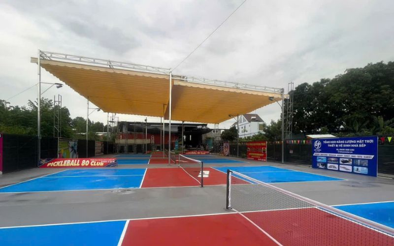 Nhu cầu thi công mái che sân Pickleball tại Dĩ An rất phổ biến