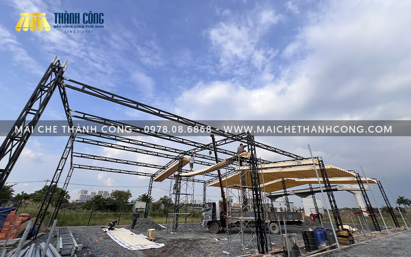 Quy trình thi công chuyên nghiệp, đảm bảo chất lượng dịch vụ tại Mái che Thành Công