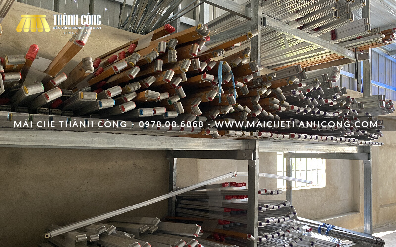Ray dẫn mái che của chúng tôi được gia công từ nhôm cao cấp Ray dẫn mái che của chúng tôi được gia công từ nhôm cao cấp