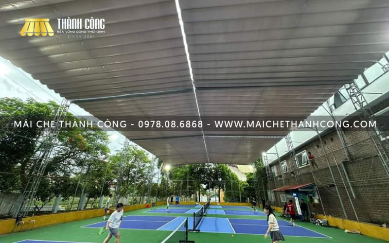 Thi công mái che cho sân Pickleball cần tuân thủ nghiêm ngặt các tiêu chuẩn kỹ thuật