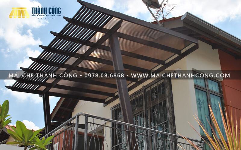 Mái che Thành Công thi công mái Polycarbonate cho khách hàng tại Thủ Đức