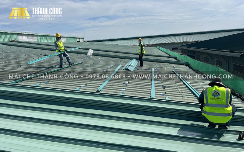 Mái tôn cách nhiệt bền đẹp, giá thành hợp lý Mái tôn cách nhiệt bền đẹp, giá thành hợp lý