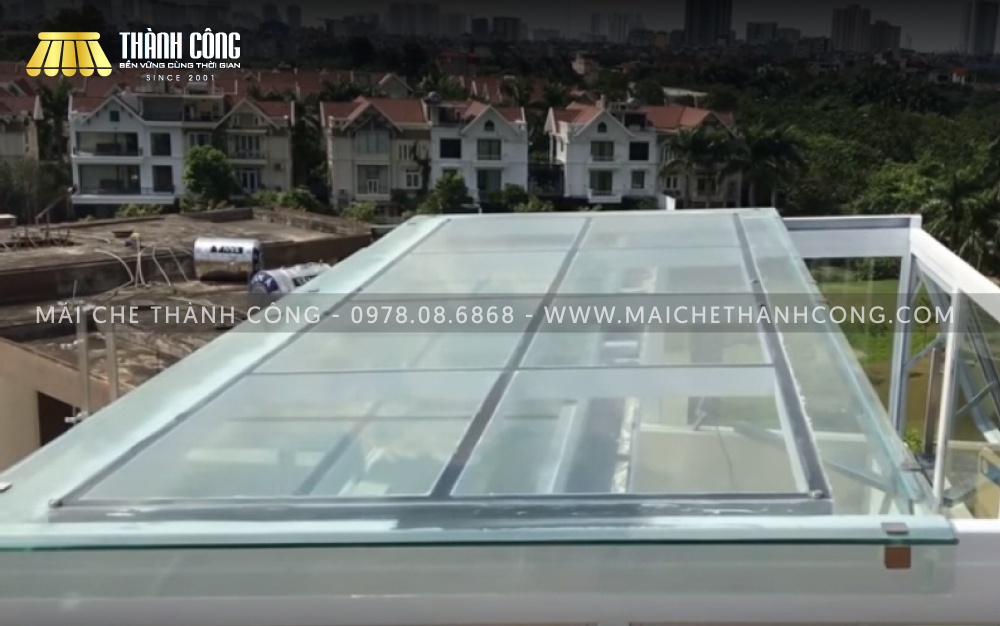 Mái kính trượt tự động có độ bền cao, tận dụng ánh sáng tự nhiên tốt