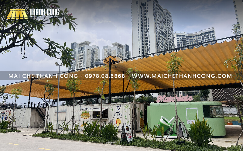 Mẫu mái xếp lượn sóng có tính thẩm mỹ cao phù hợp cho quán cafe, sân vườn