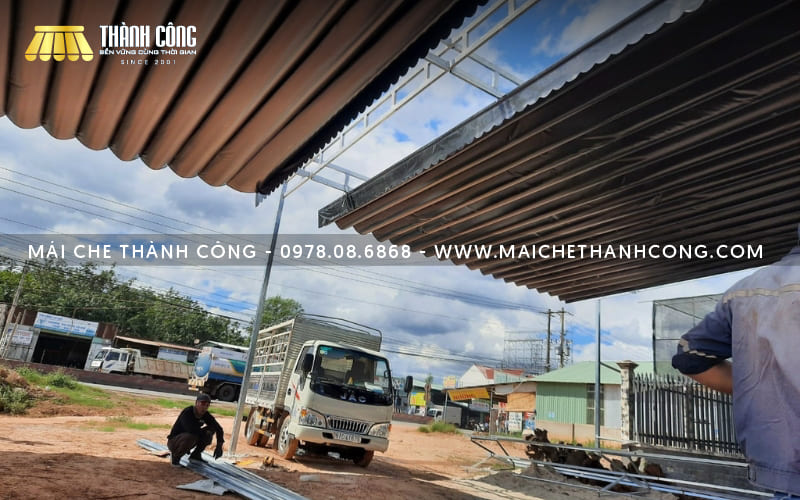 Mái che Thành Công cung cấp dịch vụ thi công và thay bạt giá tốt, chuyên nghiệp