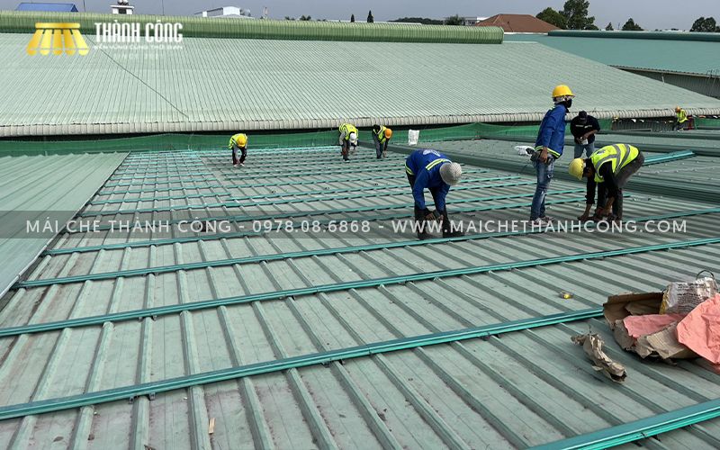 Mái che Thành Công là đơn vị chuyên thi công mái che sân thượng uy tín Mái che Thành Công là đơn vị chuyên thi công mái che sân thượng uy tín