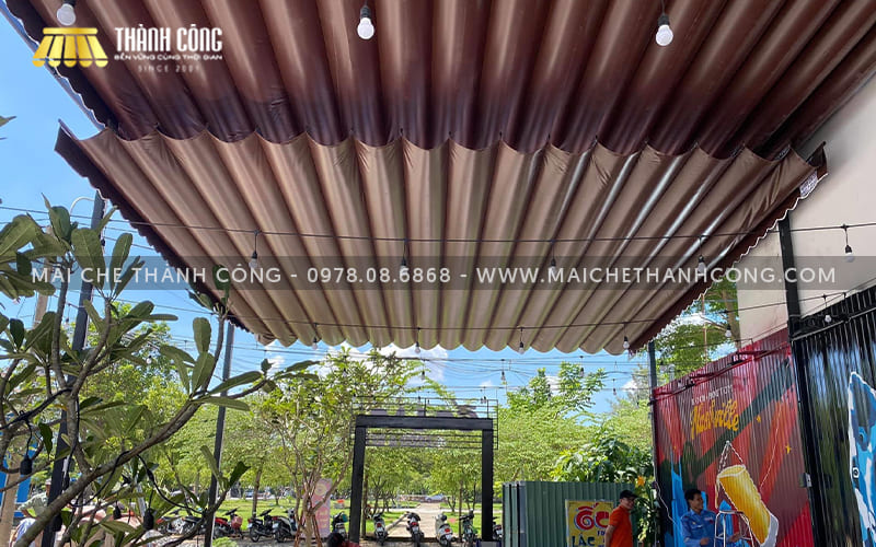 Hệ thống mái xếp hiện đại giúp tối ưu không gian và tăng thêm vẻ đẹp cho công trình