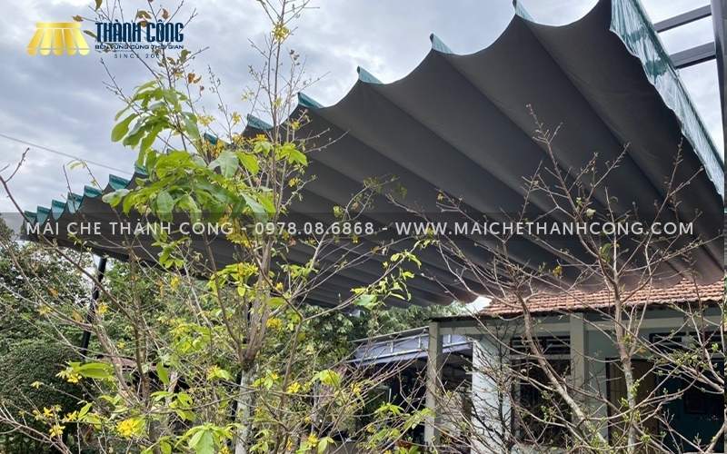 Hệ thống mái xếp lượn sóng hiện đại tạo điểm nhấn thẩm mỹ cho sân vườn Hệ thống mái xếp lượn sóng hiện đại tạo điểm nhấn thẩm mỹ cho sân vườn