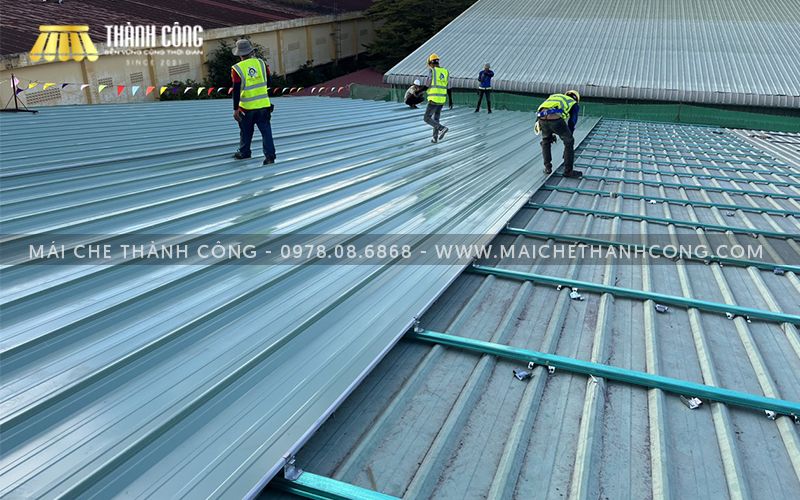 Nên lưu ý về độ dốc mái và khả năng chống nóng khi thi công mái che cho sân thượng Nên lưu ý về độ dốc mái và khả năng chống nóng khi thi công mái che cho sân thượng