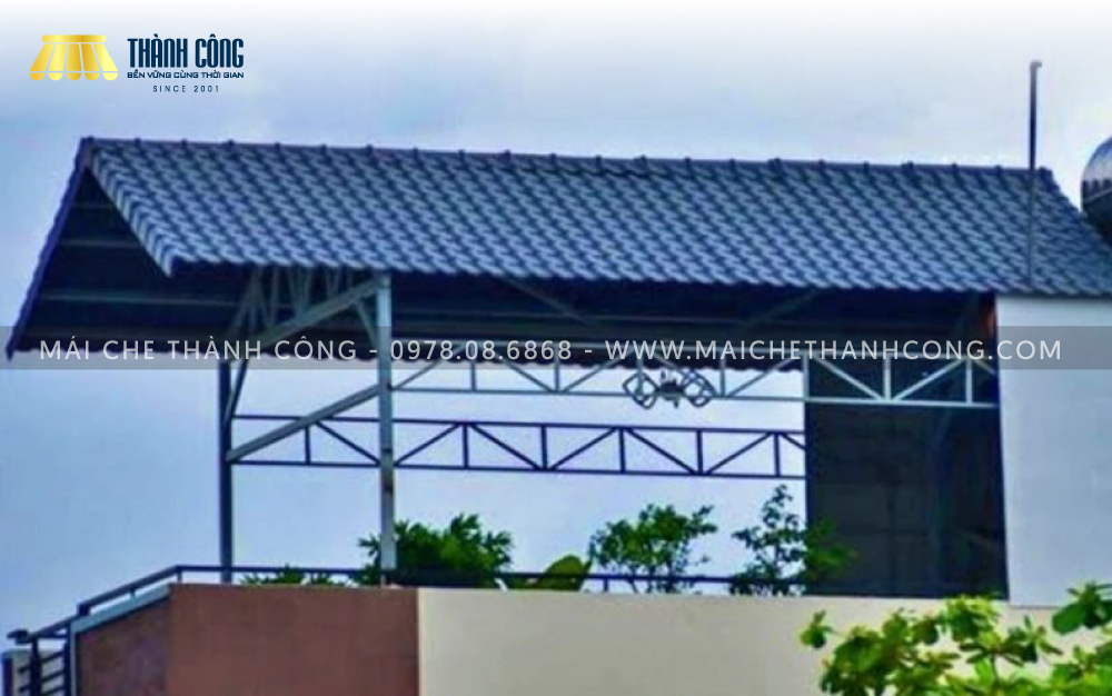 Mái tôn sân thượng dốc 2 mái thoát nước cực nhanh, phù hợp với sân thượng có diện tích lớn Mái tôn sân thượng dốc 2 mái thoát nước cực nhanh, phù hợp với sân thượng có diện tích lớn