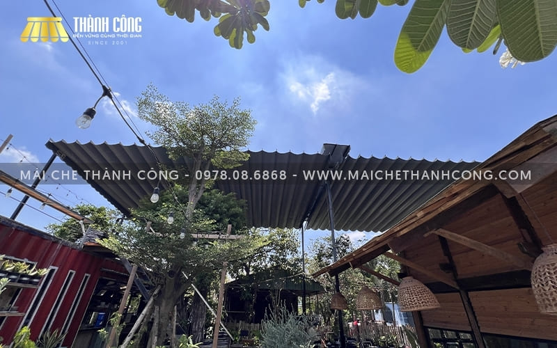 Mái che sân vườn giúp bảo vệ các khu vực tiểu cảnh và lối đi trong khuôn viên