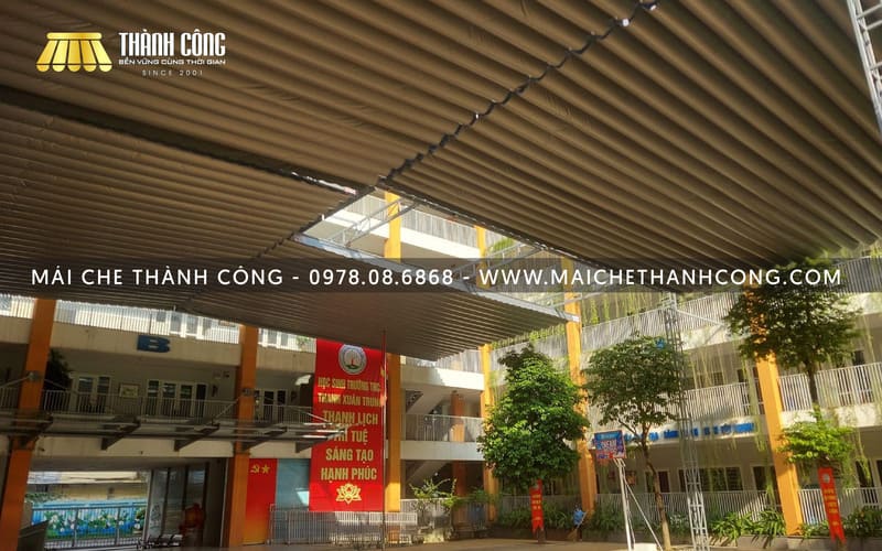 Công trình thi công mái xếp lượn sóng cho trường học do Mái che Thành Công triển khai