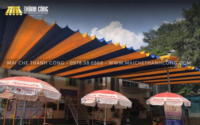 Báo giá thi công mái xếp Quận 4 phụ thuộc nhiều vào diện tích thi và độ dày của bạt