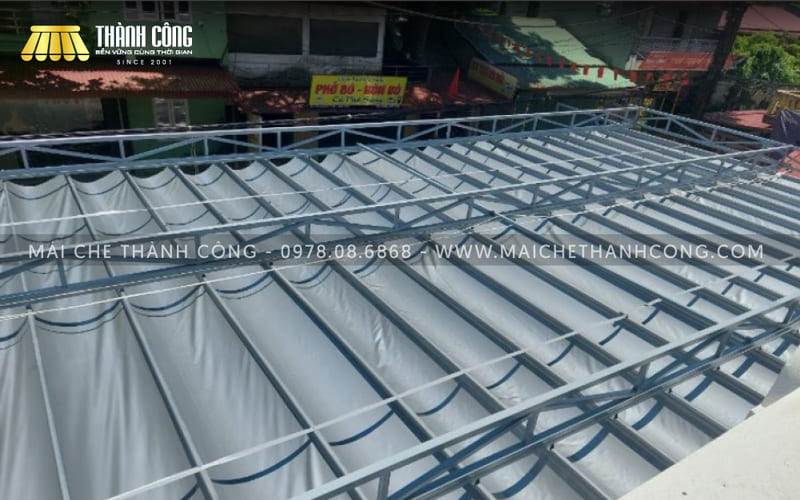 Chi phí lắp đặt mái kéo TPHCM phụ thuộc khá nhiều vào diện tích thi công